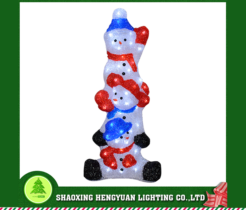 3个雪人覆盖在一起的雪人灯